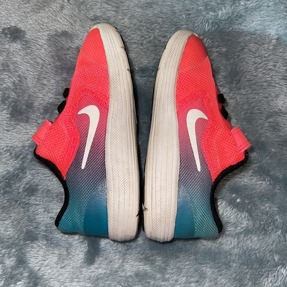 Toddler Girls 6C Nike Velcro shoes - Picture 3 of 9